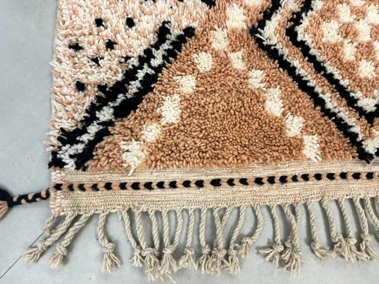 Hand-Knotted Wool Rug – Artisan-Made, Durable & Eco-Friendly
