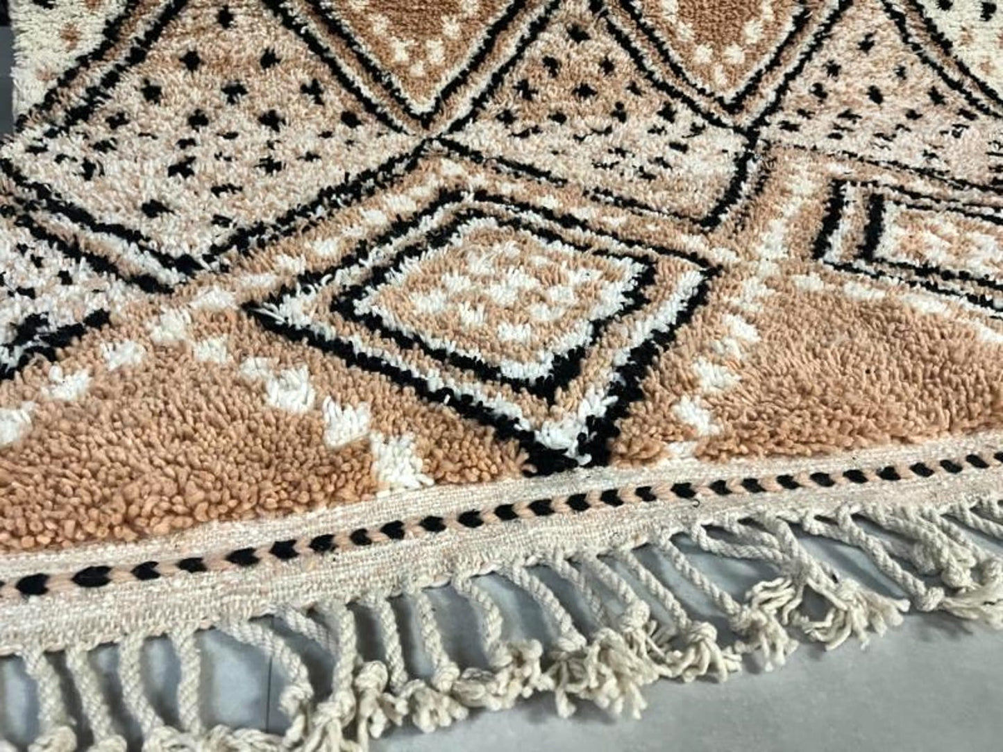 Hand-Knotted Wool Rug – Artisan-Made, Durable & Eco-Friendly