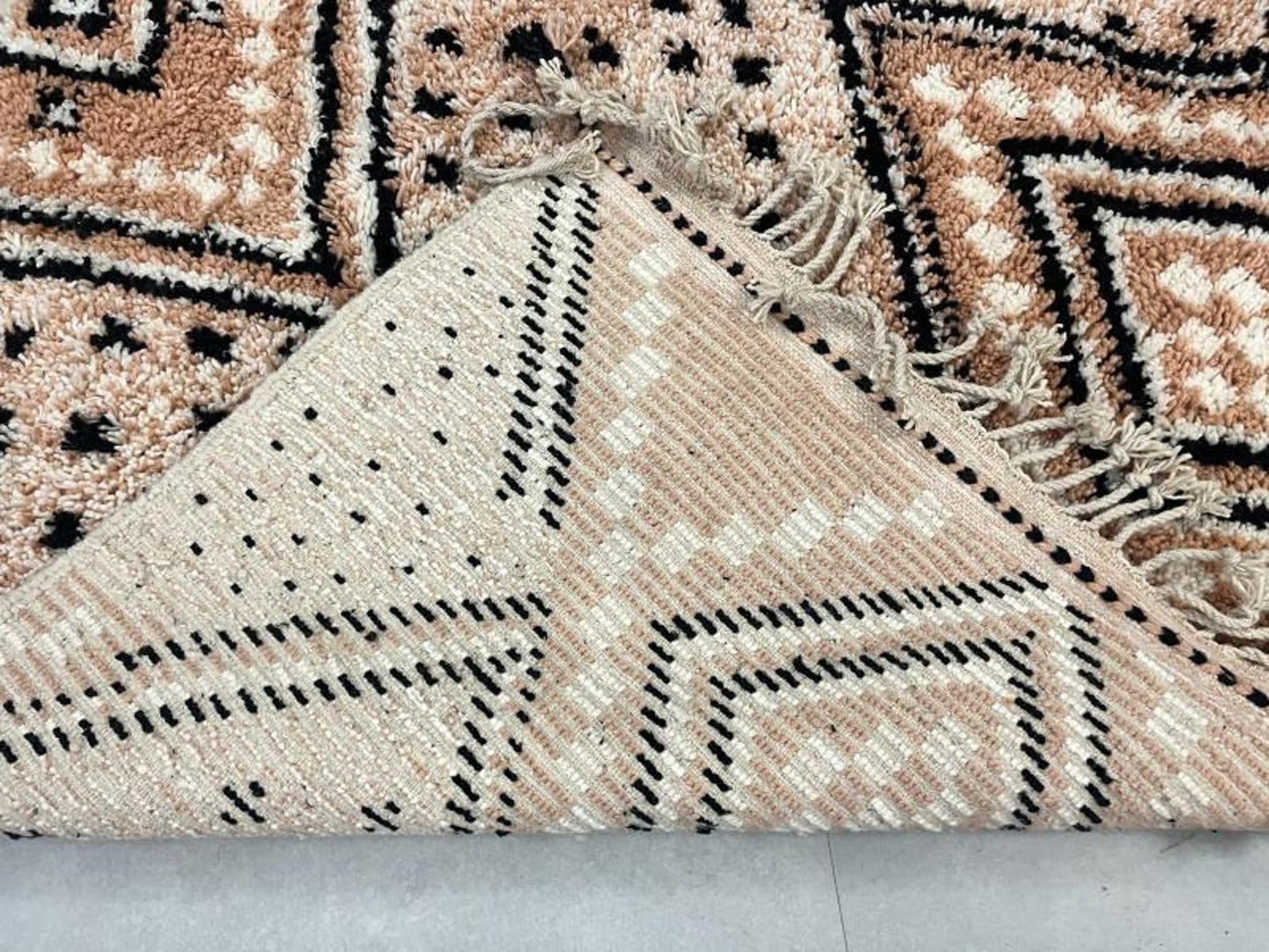 Hand-Knotted Wool Rug – Artisan-Made, Durable & Eco-Friendly