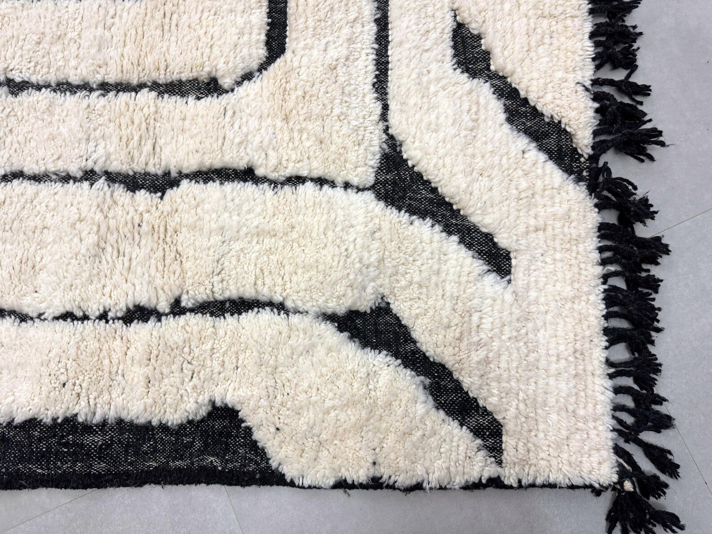Eco-Friendly Handmade Wool Rug – Durable & Elegant