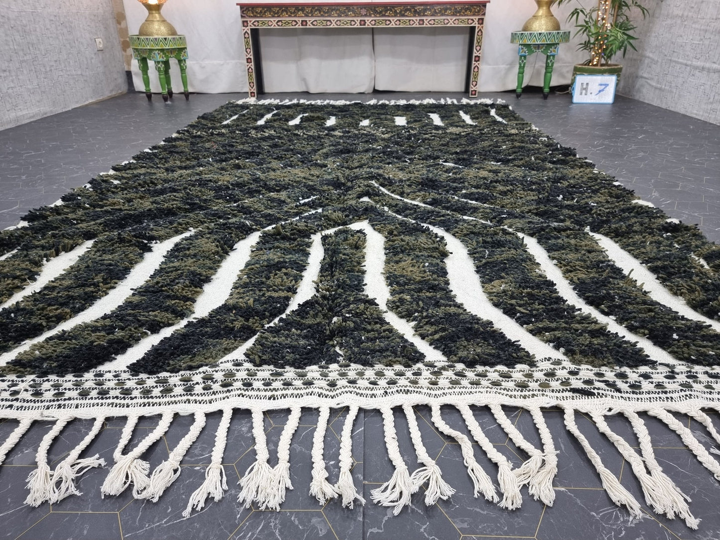 Luxury Handwoven Persian-Style Rug – Rich Color & Pattern