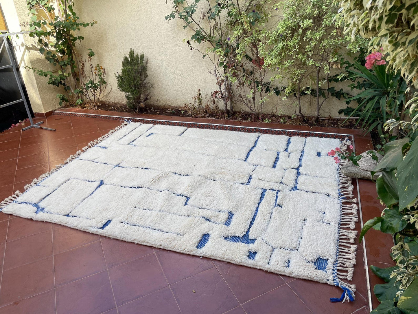 Luxury Handwoven Persian-Style Rug – Rich Color & Pattern