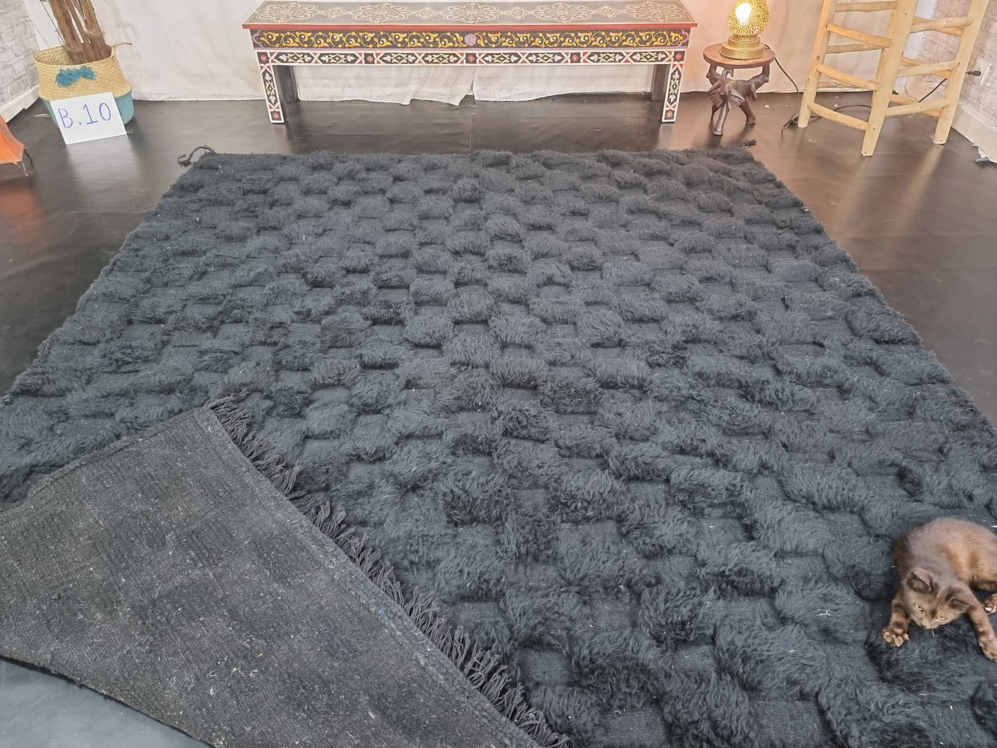 Handmade Vintage Inspired Rug – Timeless Floor Accent
