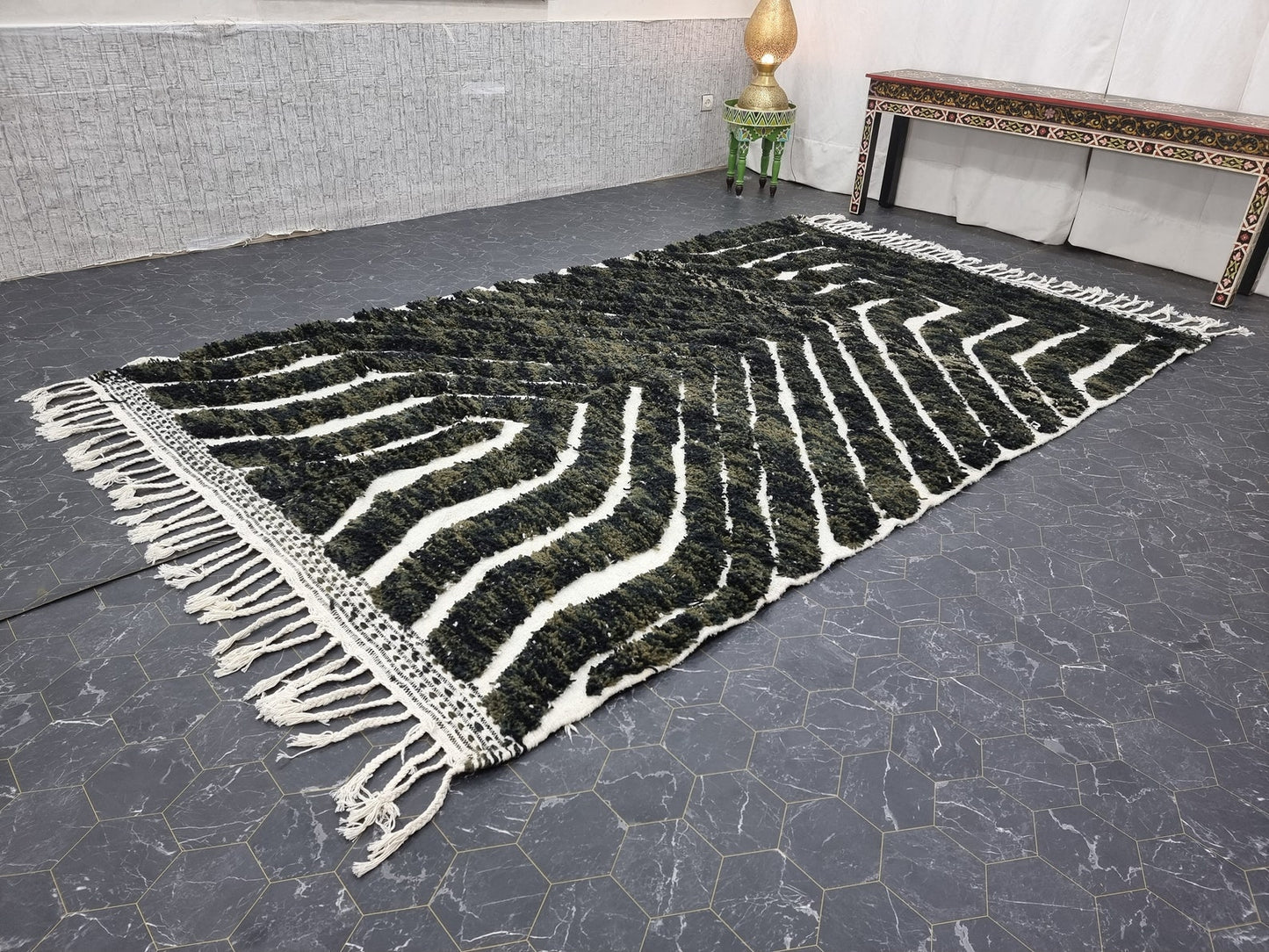 Luxury Handwoven Persian-Style Rug – Rich Color & Pattern