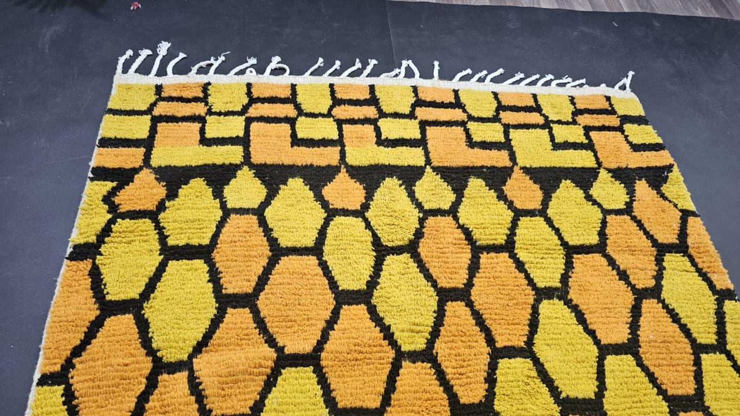 Modern Handmade Rug – Neutral Tones & Cozy Texture