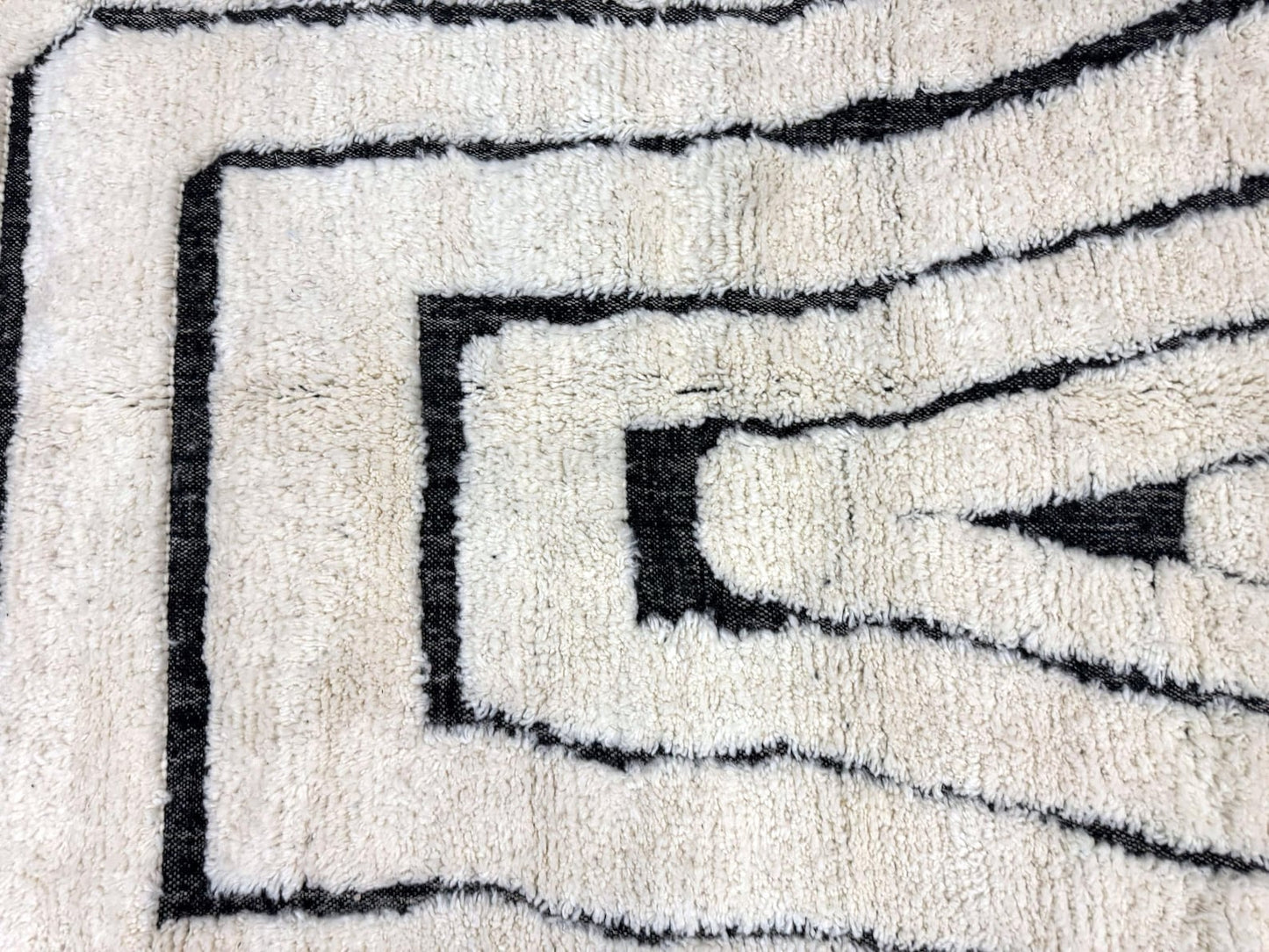 Eco-Friendly Handmade Wool Rug – Durable & Elegant