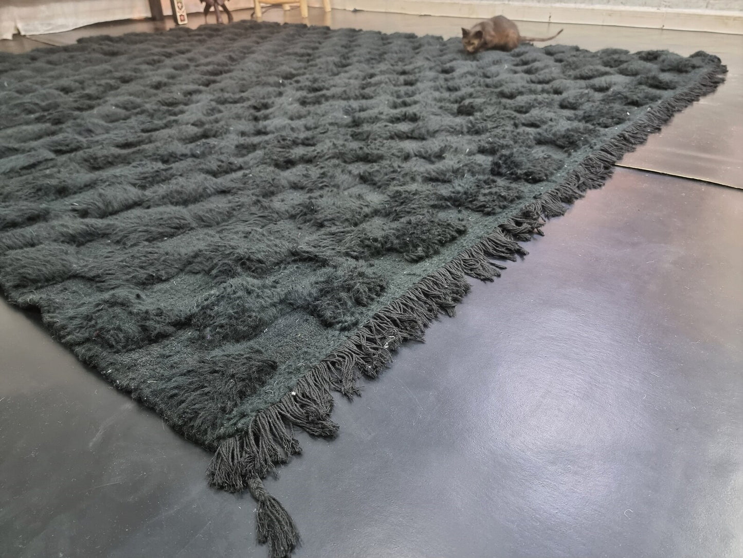 Handmade Vintage Inspired Rug – Timeless Floor Accent