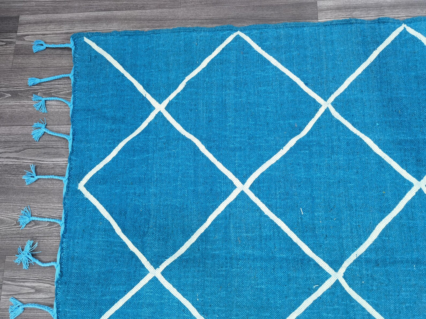 Minimalist Handmade Rug – Organic Materials & Clean Design