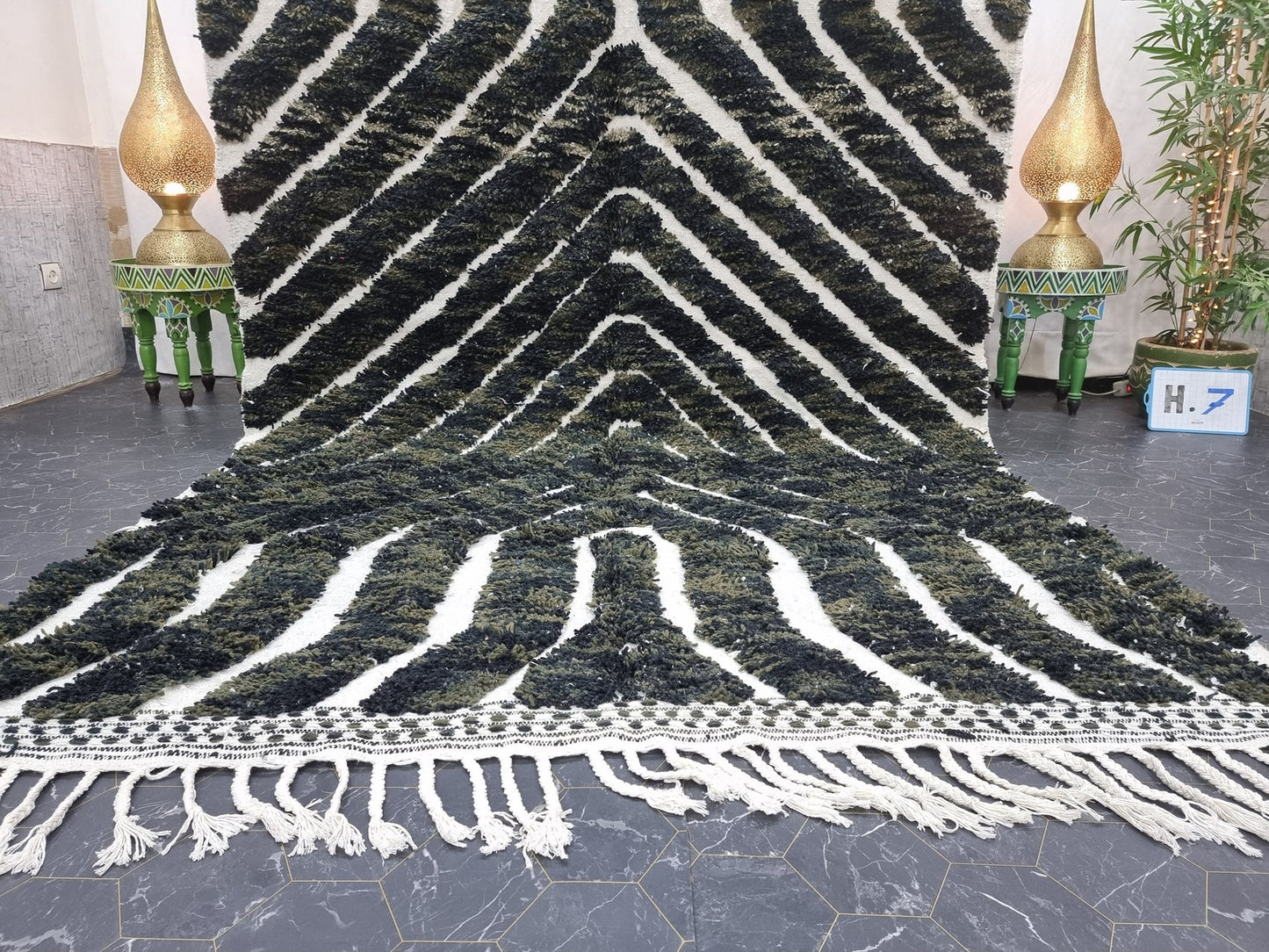 Luxury Handwoven Persian-Style Rug – Rich Color & Pattern