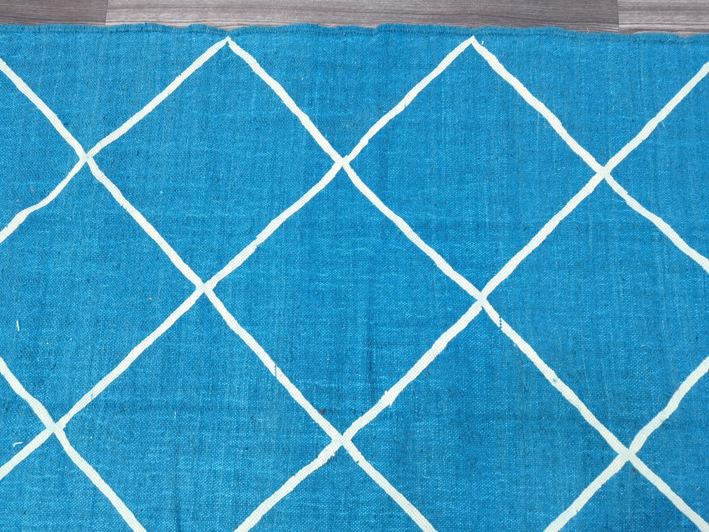 Minimalist Handmade Rug – Organic Materials & Clean Design