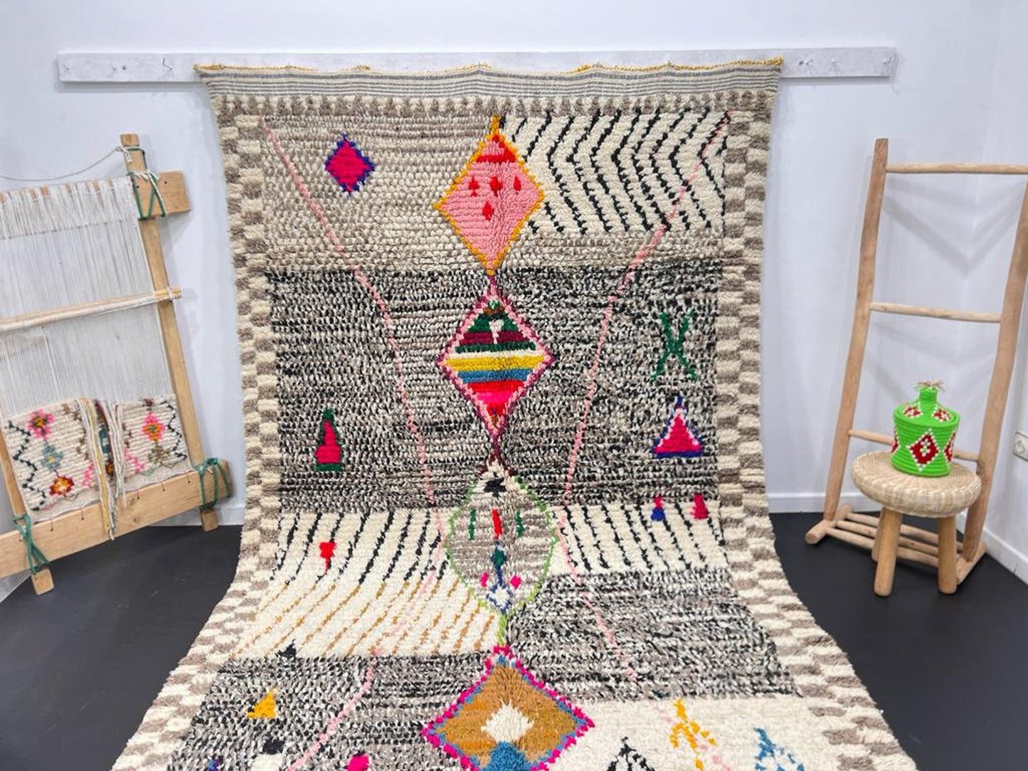 Traditional Hand-Knotted Wool Rug – Sustainable & Stylish