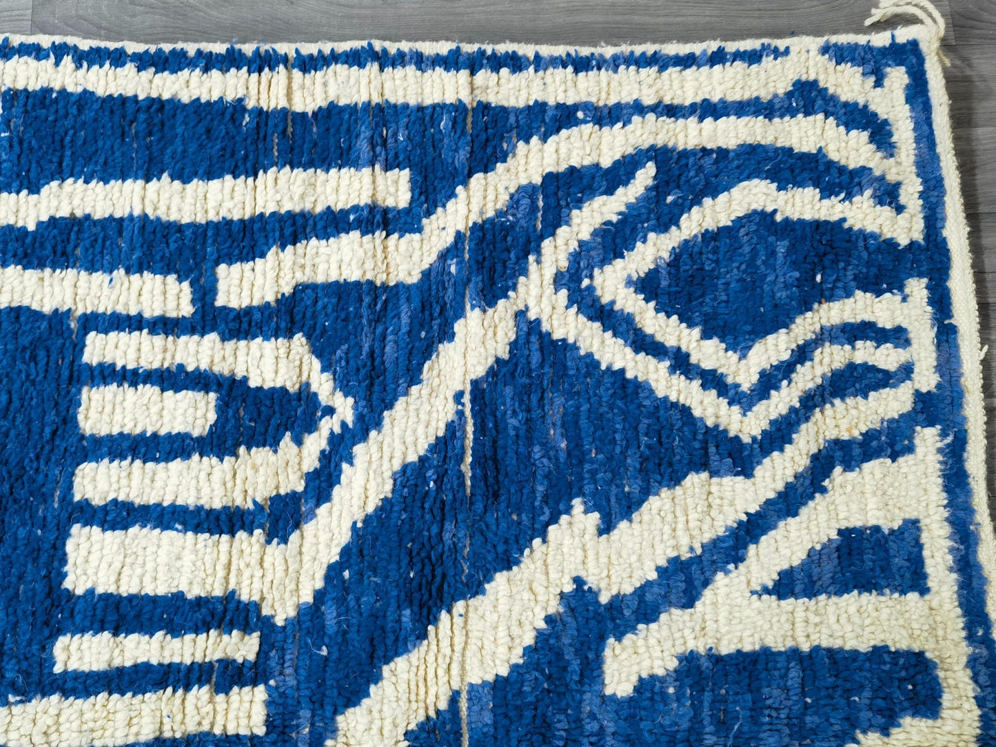 Luxury Handmade Vintage Rug – Traditional Tribal Design