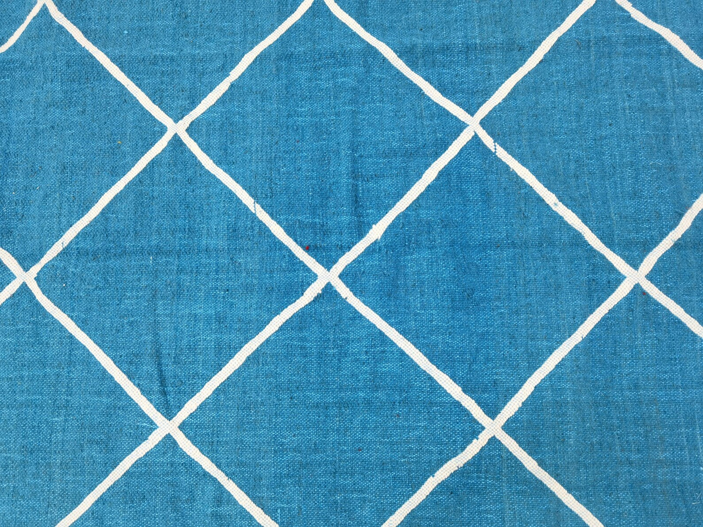 Minimalist Handmade Rug – Organic Materials & Clean Design