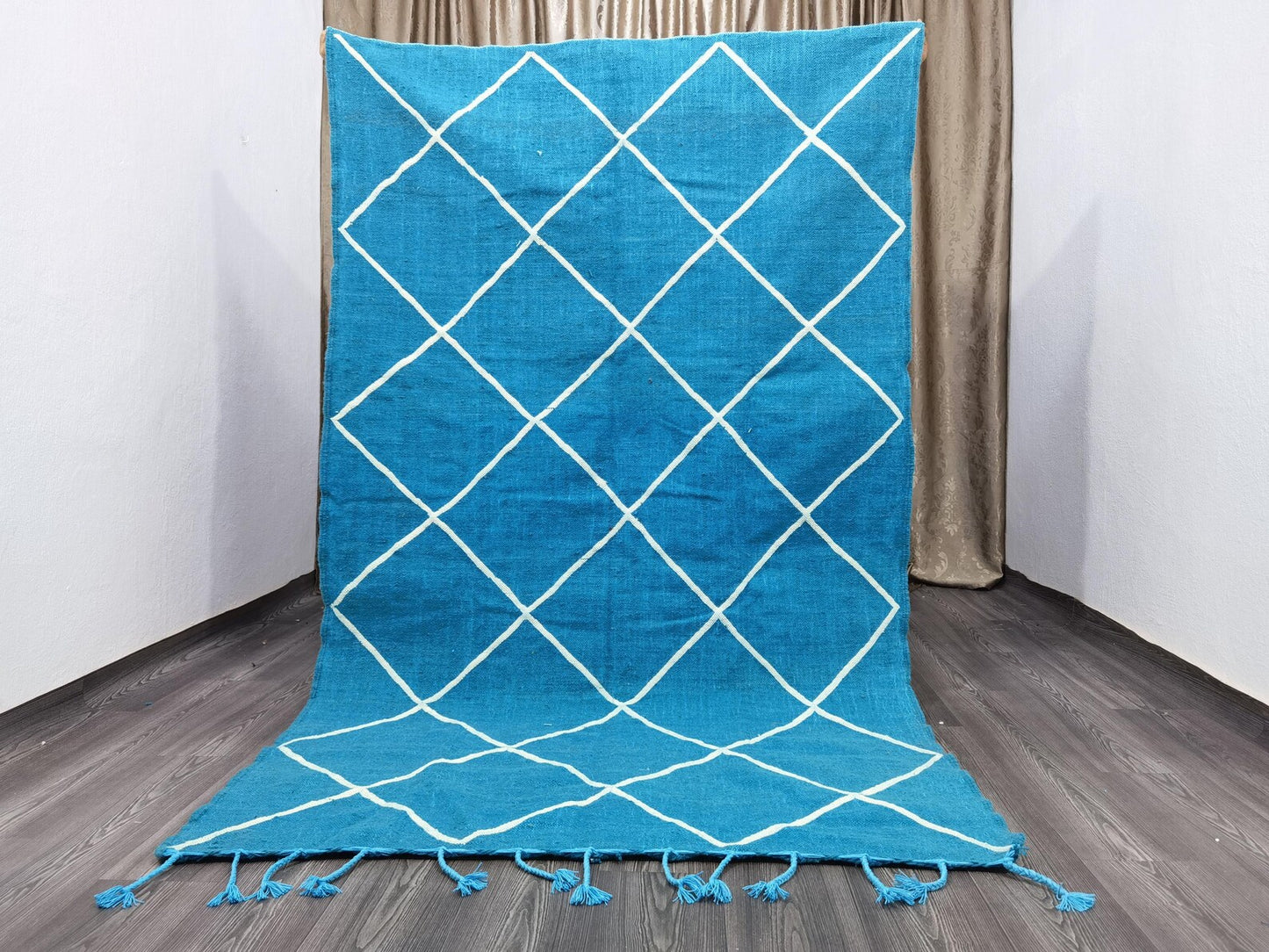 Minimalist Handmade Rug – Organic Materials & Clean Design