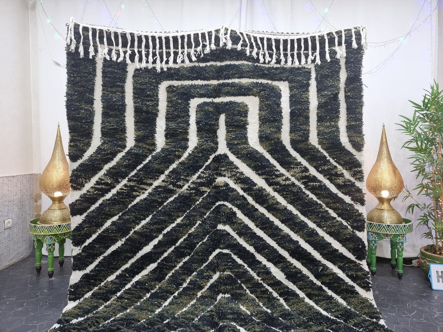 Luxury Handwoven Persian-Style Rug – Rich Color & Pattern
