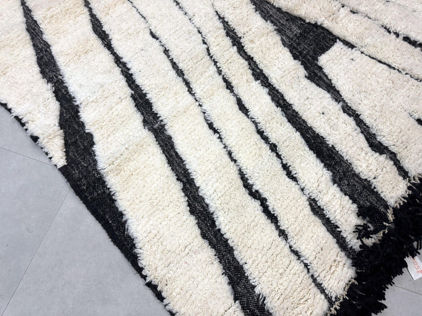 Eco-Friendly Handmade Wool Rug – Durable & Elegant