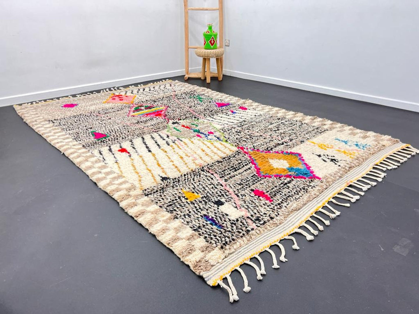 Traditional Hand-Knotted Wool Rug – Sustainable & Stylish