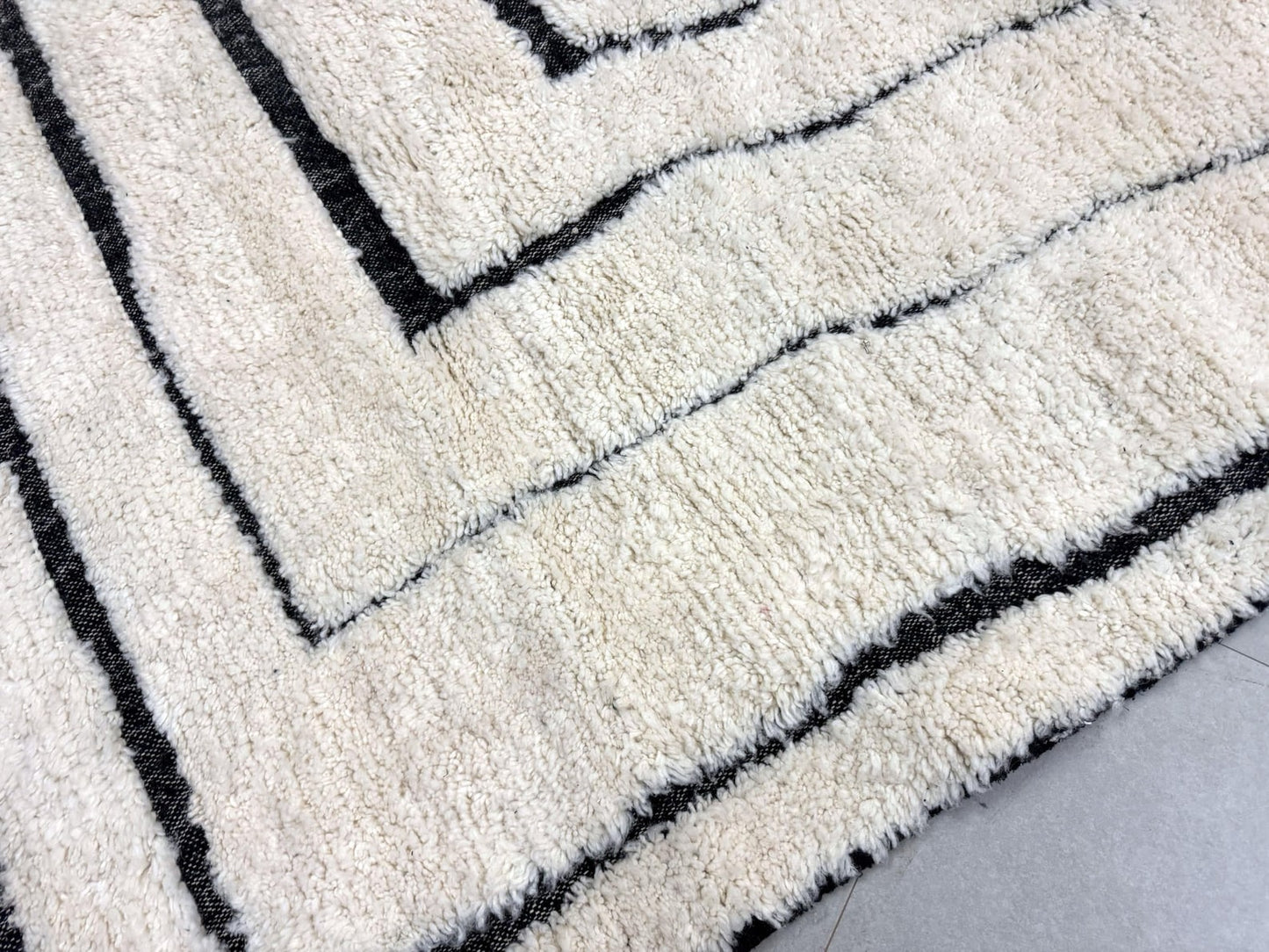 Eco-Friendly Handmade Wool Rug – Durable & Elegant