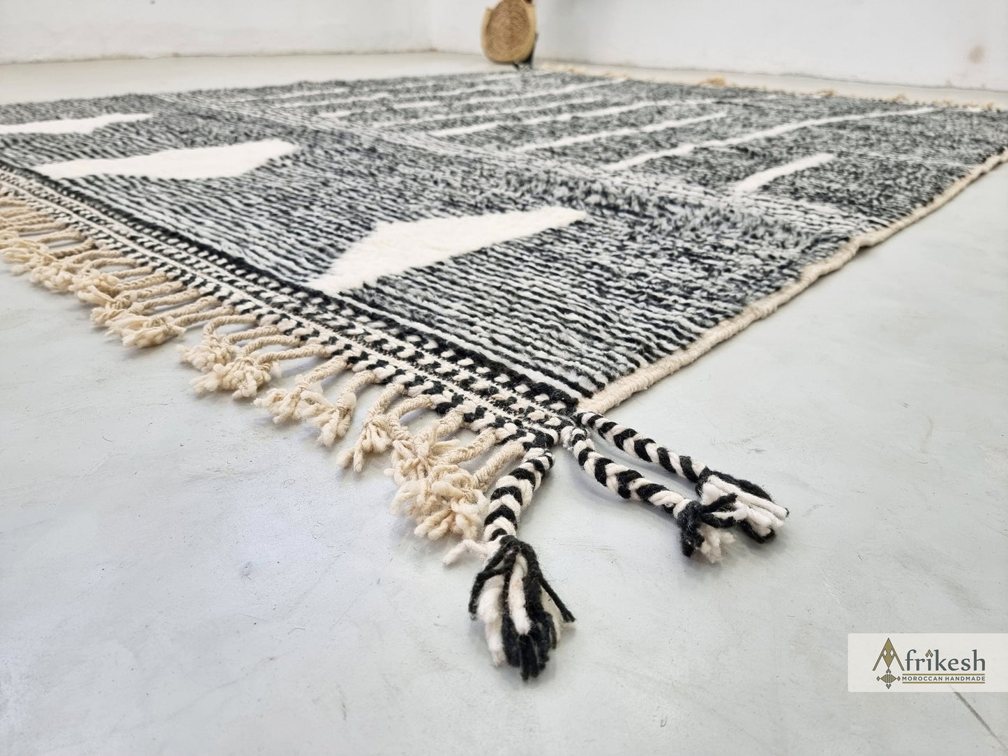 Minimalist Handmade Rug – Organic Materials & Clean Design