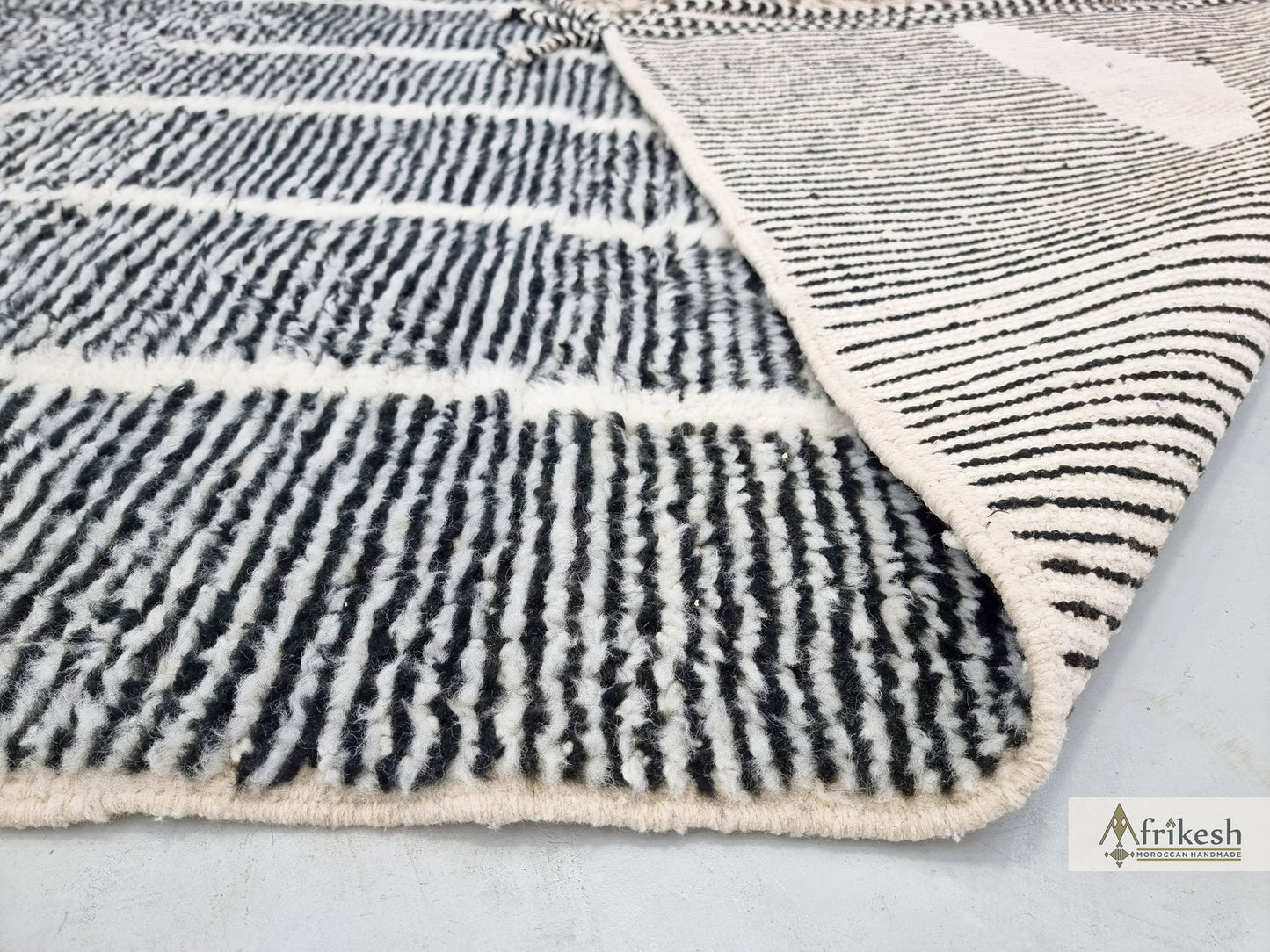 Minimalist Handmade Rug – Organic Materials & Clean Design