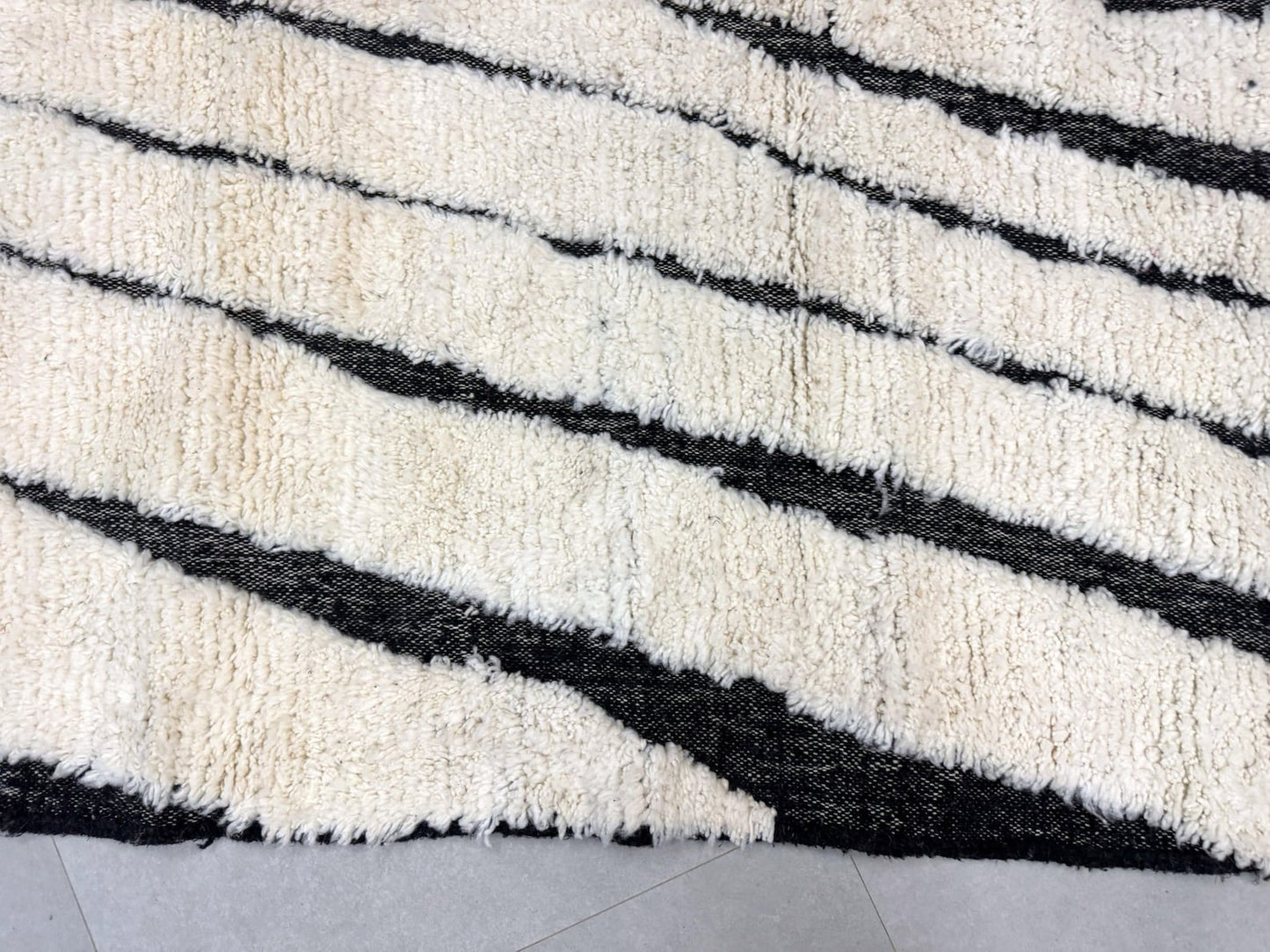 Eco-Friendly Handmade Wool Rug – Durable & Elegant