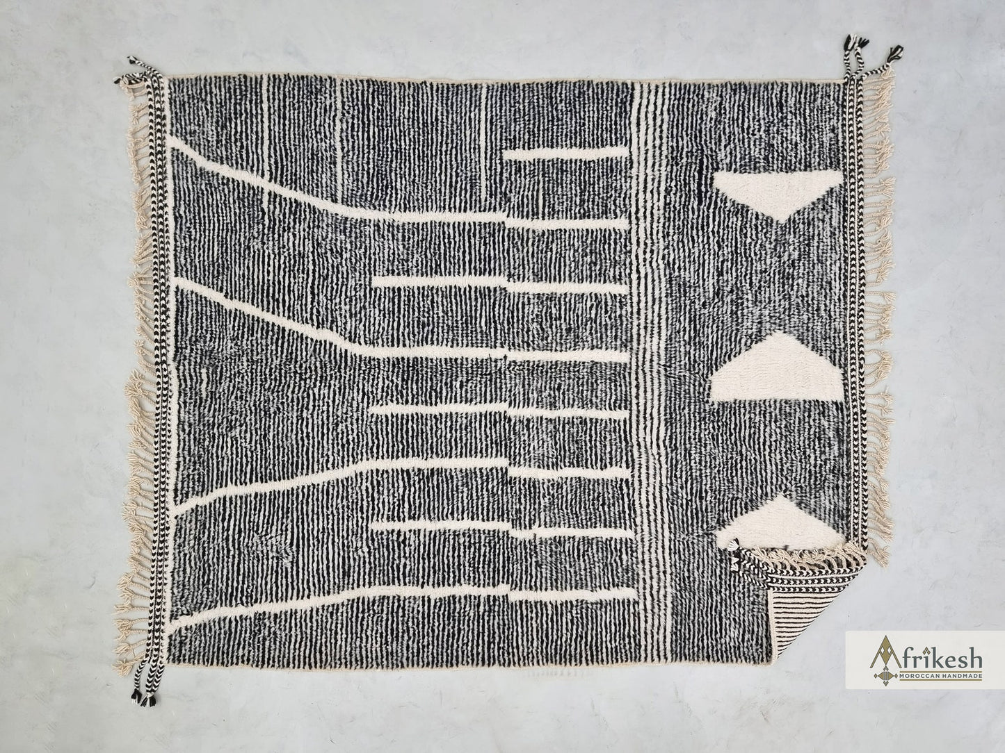 Minimalist Handmade Rug – Organic Materials & Clean Design