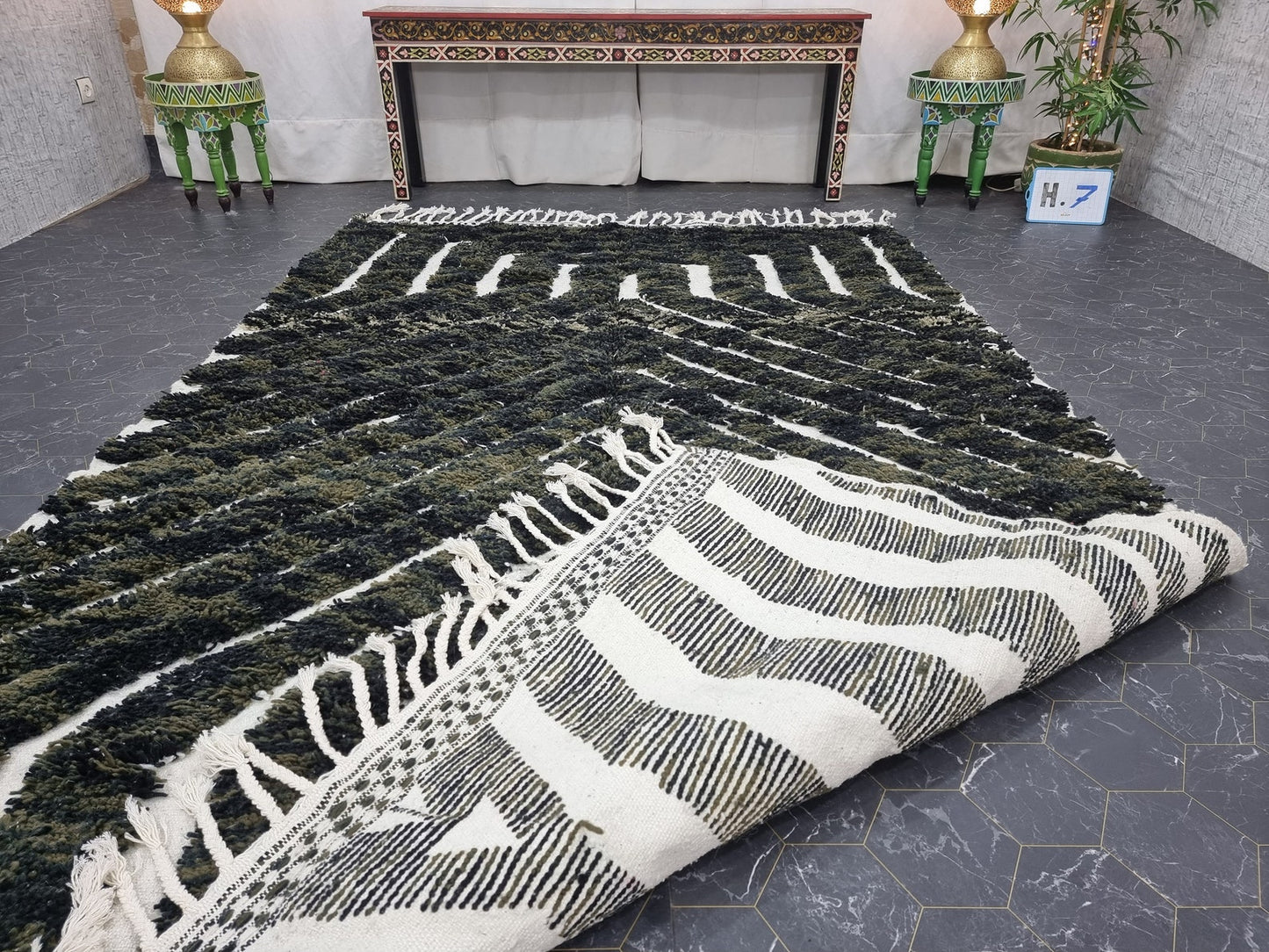 Luxury Handwoven Persian-Style Rug – Rich Color & Pattern