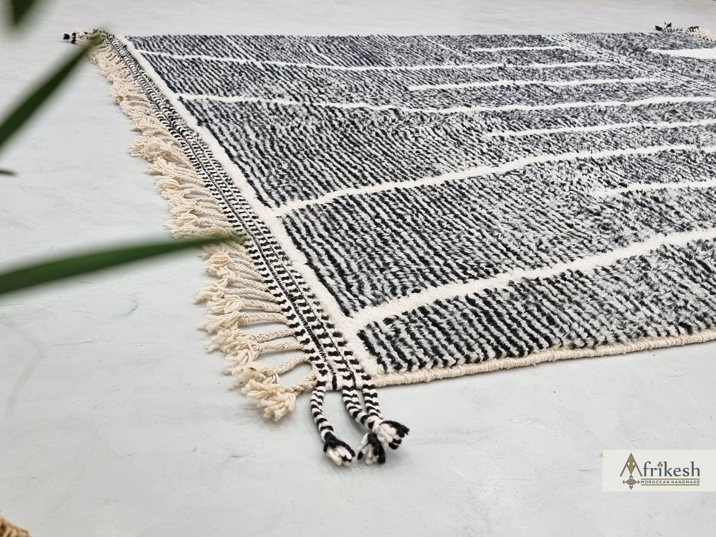 Minimalist Handmade Rug – Organic Materials & Clean Design
