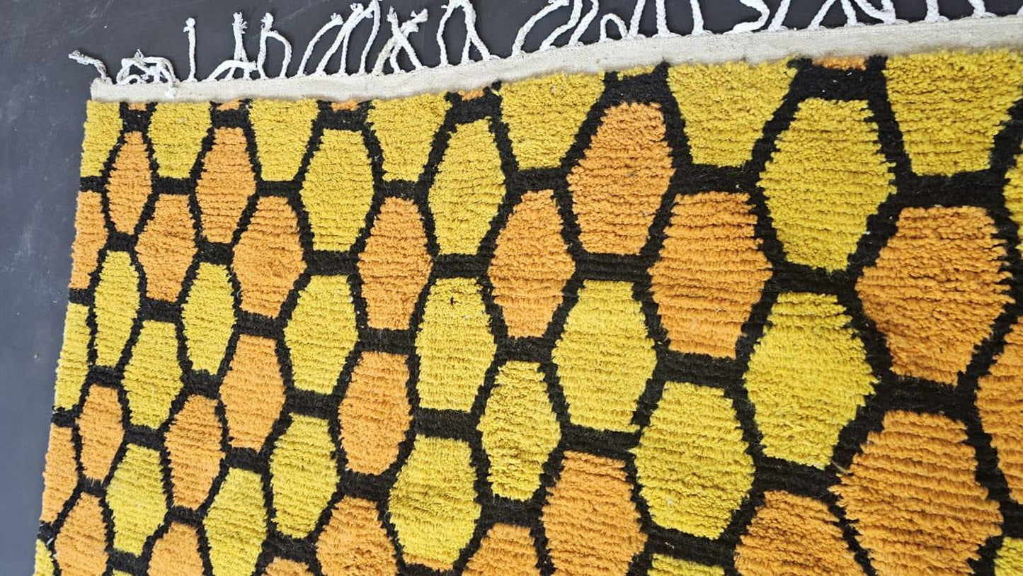 Modern Handmade Rug – Neutral Tones & Cozy Texture
