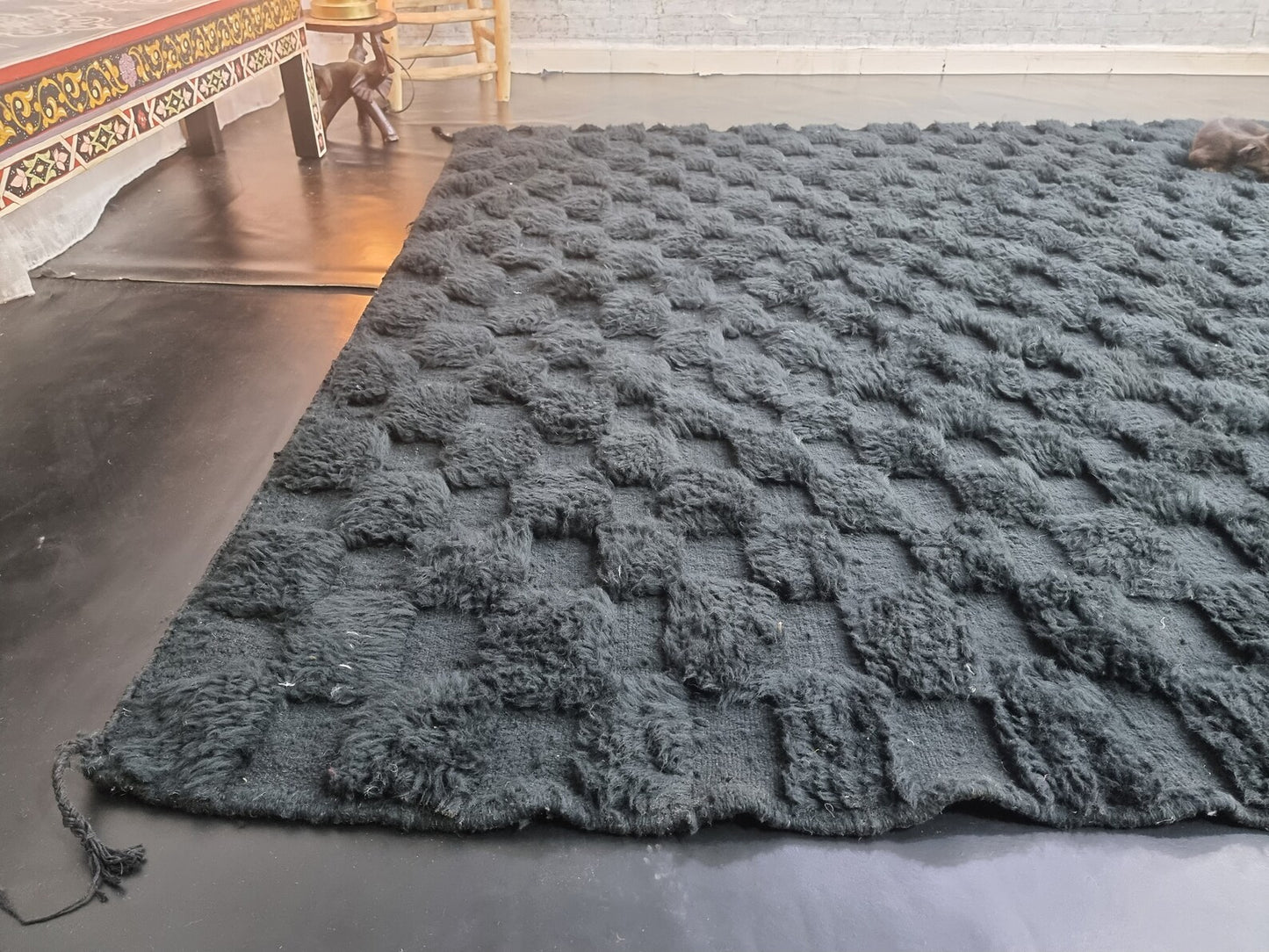 Handmade Vintage Inspired Rug – Timeless Floor Accent