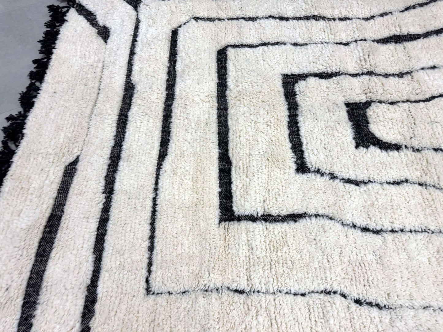 Eco-Friendly Handmade Wool Rug – Durable & Elegant