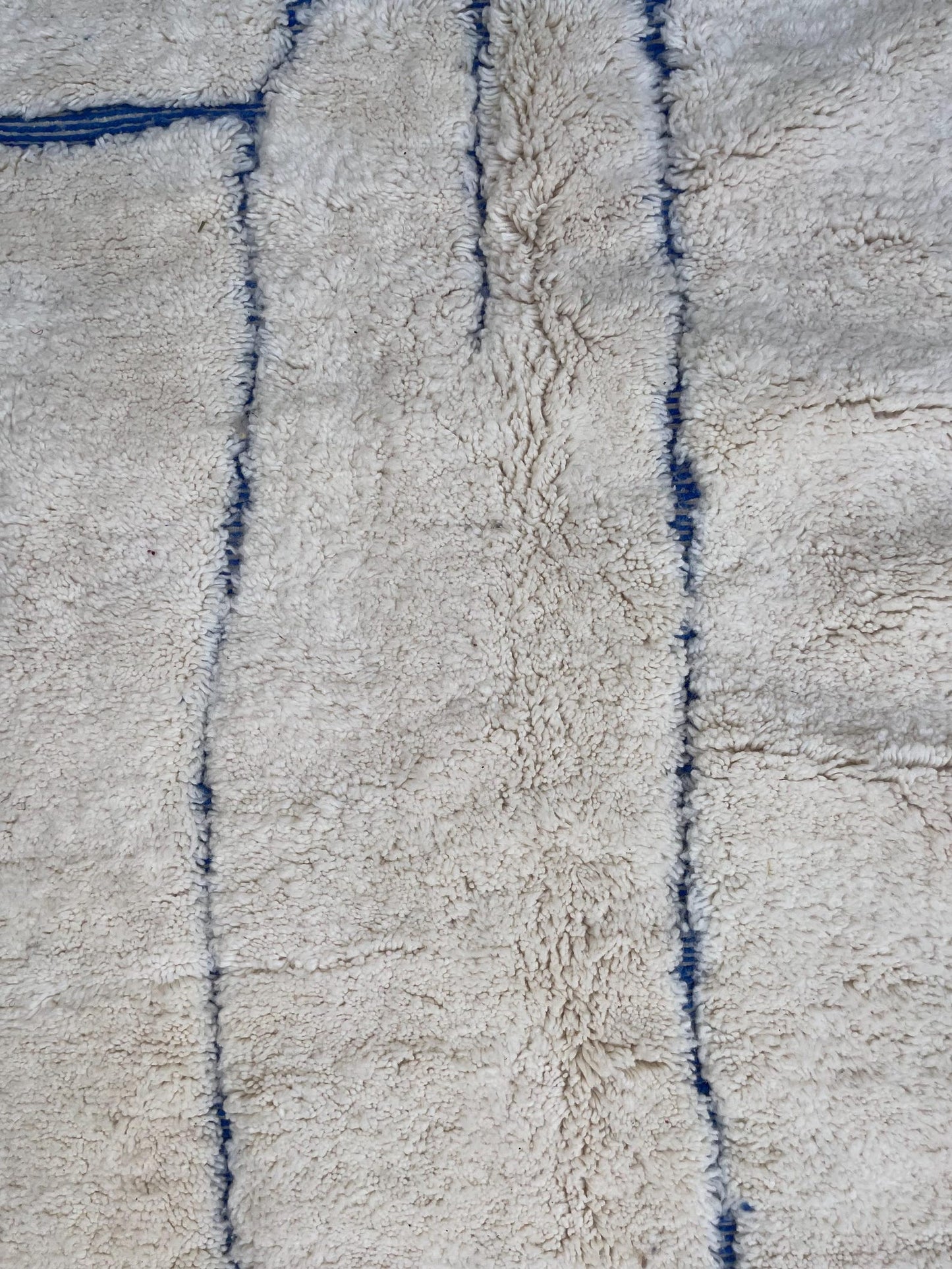 Luxury Handwoven Persian-Style Rug – Rich Color & Pattern
