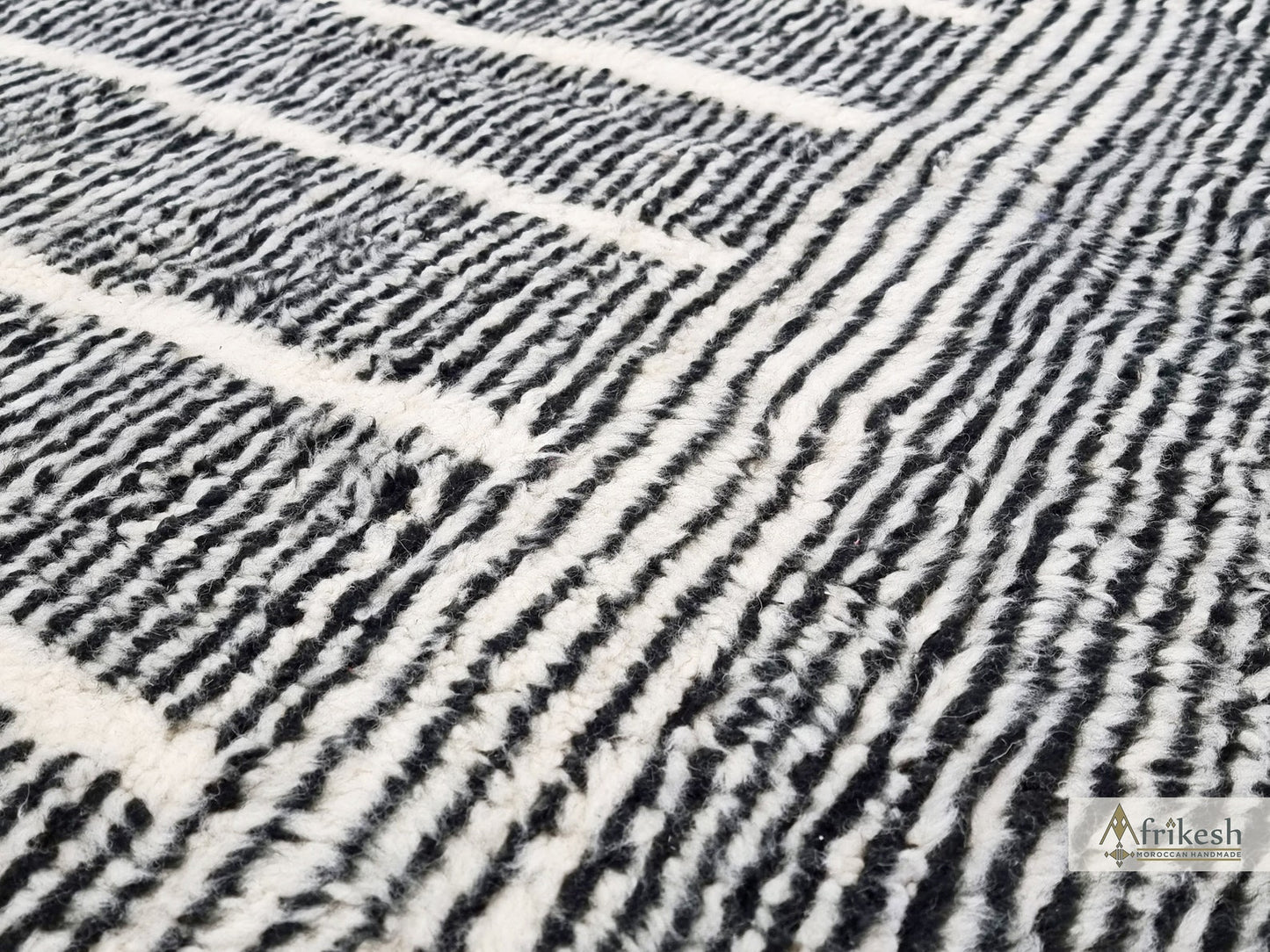 Minimalist Handmade Rug – Organic Materials & Clean Design