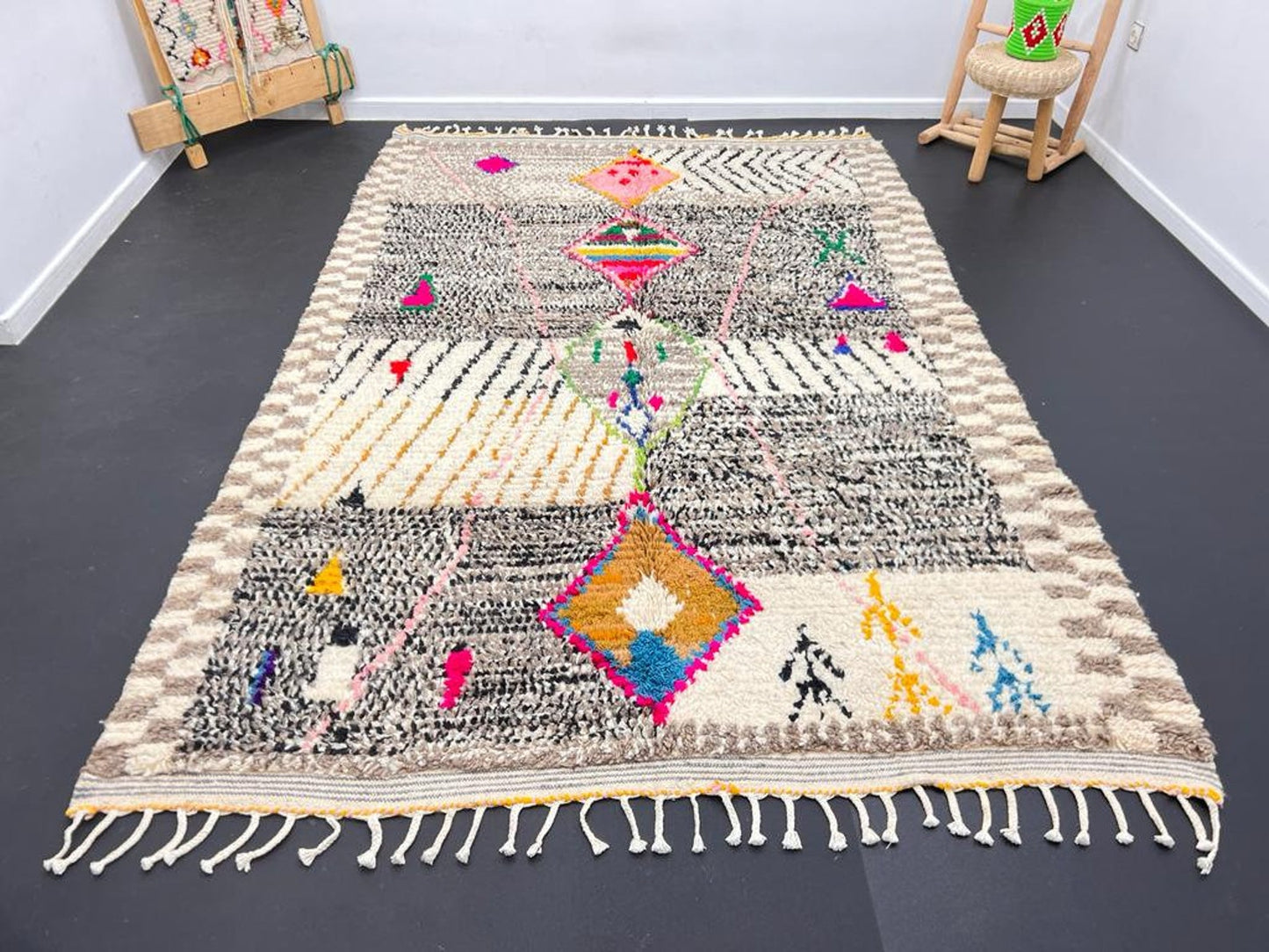 Traditional Hand-Knotted Wool Rug – Sustainable & Stylish