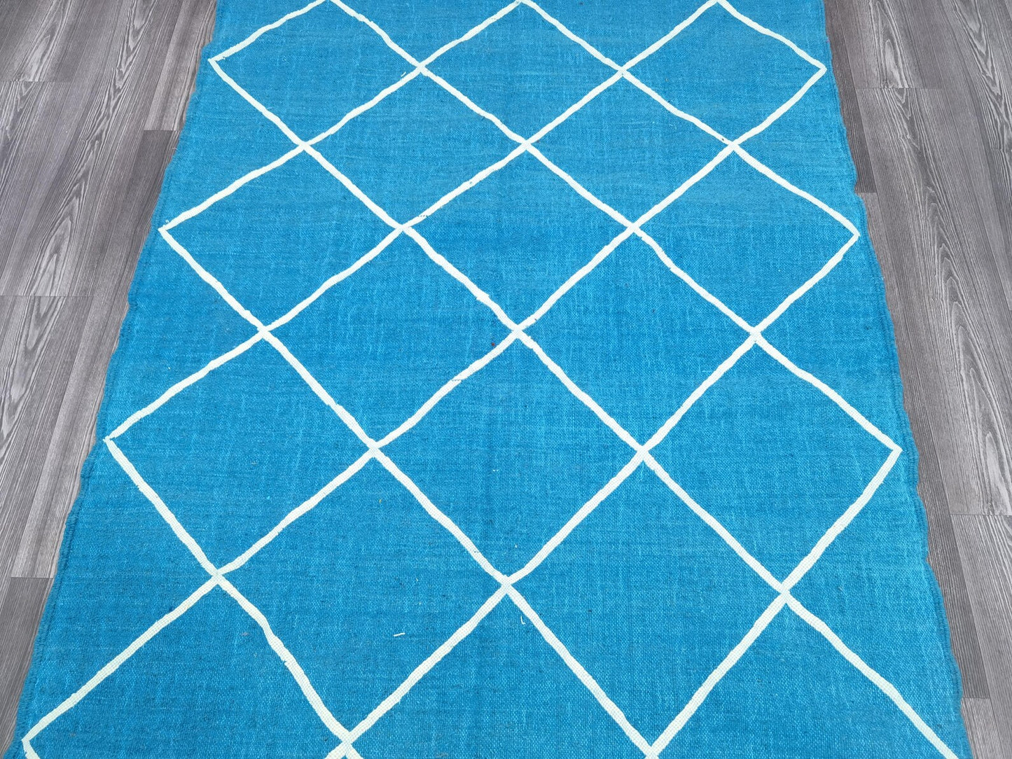 Minimalist Handmade Rug – Organic Materials & Clean Design