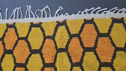 Modern Handmade Rug – Neutral Tones & Cozy Texture