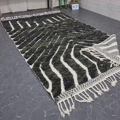 Luxury Handwoven Persian-Style Rug – Rich Color & Pattern