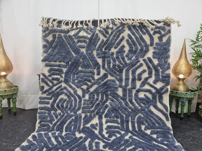 Modern Handmade Rug – Neutral Tones & Cozy Texture