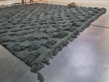 Handmade Vintage Inspired Rug – Timeless Floor Accent