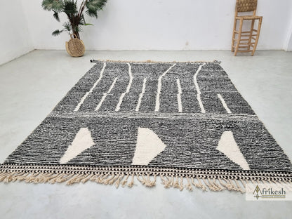 Minimalist Handmade Rug – Organic Materials & Clean Design