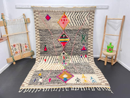Traditional Hand-Knotted Wool Rug – Sustainable & Stylish