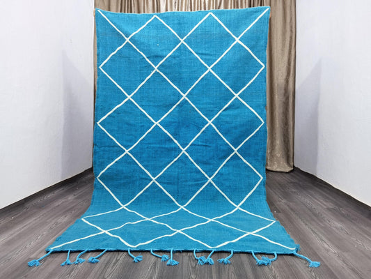 Minimalist Handmade Rug – Organic Materials & Clean Design