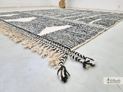 Minimalist Handmade Rug – Organic Materials & Clean Design