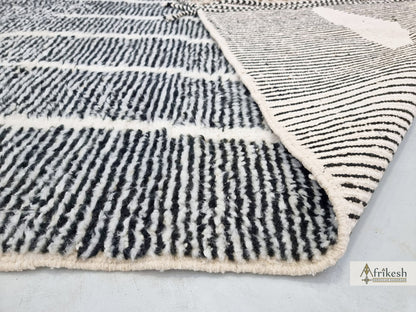 Minimalist Handmade Rug – Organic Materials & Clean Design