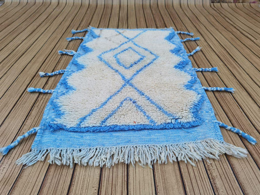 Handmade Vintage Inspired Rug – Timeless Floor Accent