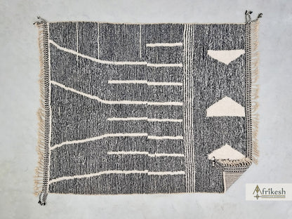 Minimalist Handmade Rug – Organic Materials & Clean Design