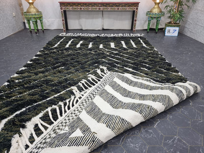 Luxury Handwoven Persian-Style Rug – Rich Color & Pattern