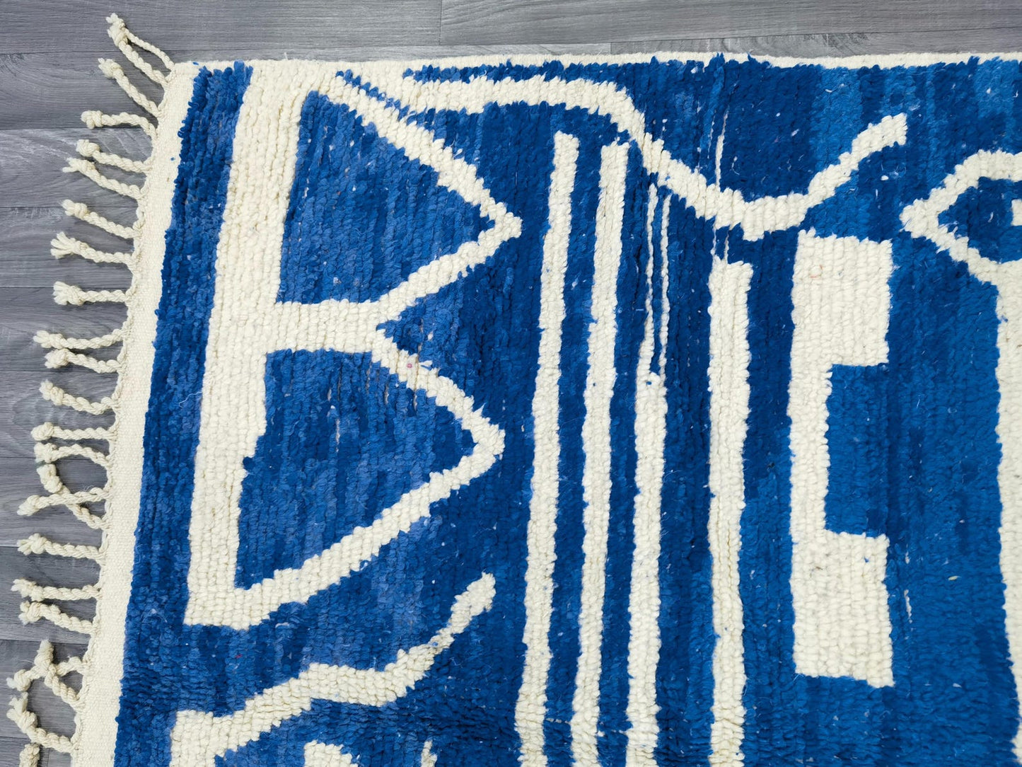 Luxury Handmade Vintage Rug – Traditional Tribal Design
